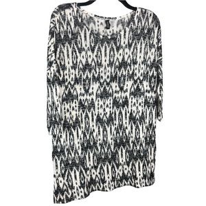 H&M Divided Black & White 3/4 Sleeve Top Shirt